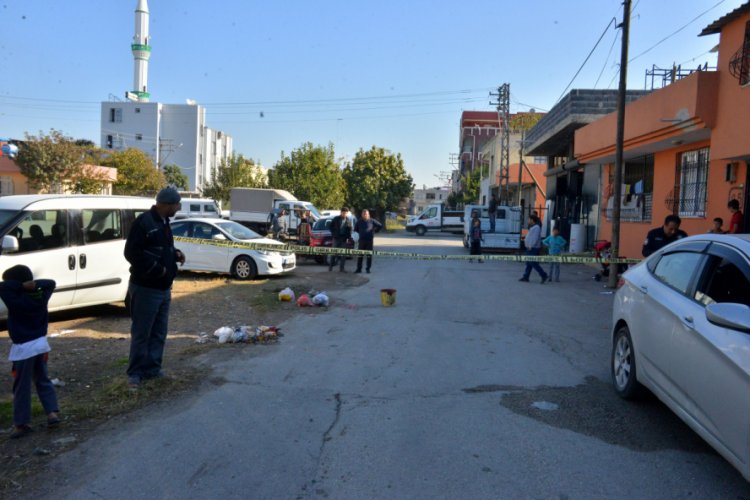3 yaşındaki &ccedil;ocuk &ccedil;&ouml;p kamyonetinin altında can verdi