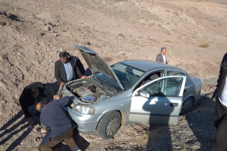 Otomobil yoldan &ccedil;ıktı: 2 yaralı
