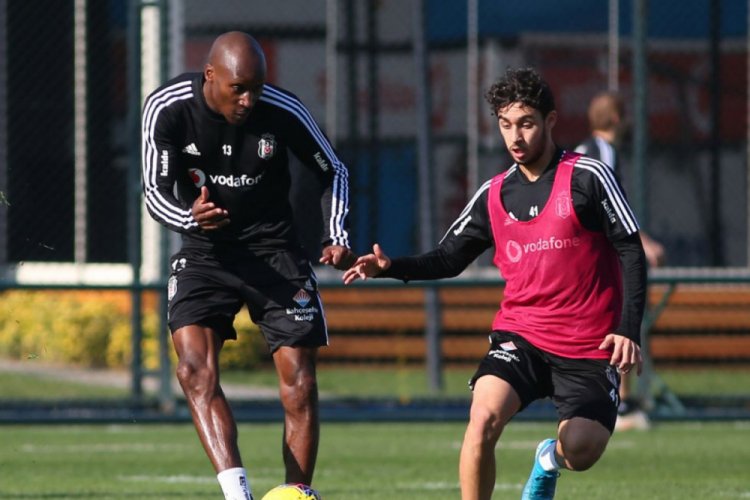 Beşiktaş'ta Atiba takımla &ccedil;alışmalara başladı