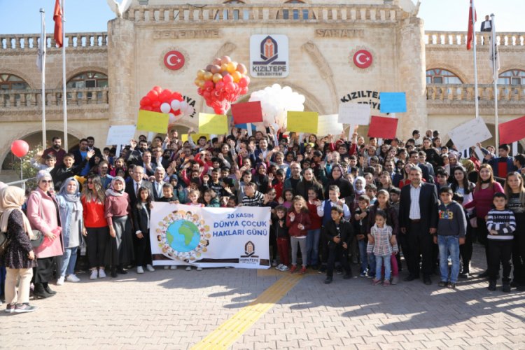 D&uuml;nya &Ccedil;ocuk G&uuml;n&uuml;'nde y&uuml;zlerce balon u&ccedil;uruldu