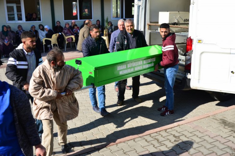 Kazada &ouml;len k&uuml;&ccedil;&uuml;k Erol'un cenazesinde aile dramı ortaya &ccedil;ıktı