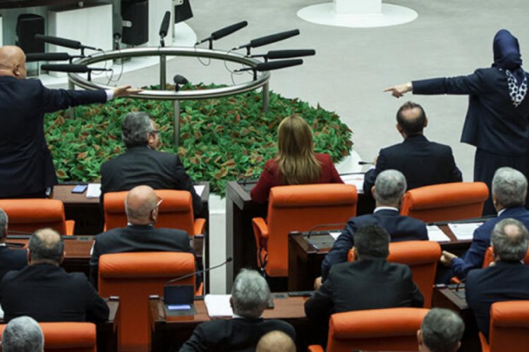 AK Parti'li Zengin ve CHP'li &Ouml;zko&ccedil;'un tartışması tutanaklara ge&ccedil;ti