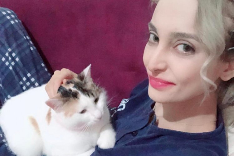 Kedileri vahşice &ouml;ld&uuml;r&uuml;ld&uuml;, eski sevgilisi hakkında su&ccedil; duyurusunda bulundu
