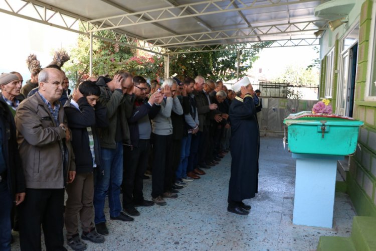 6 aylık eşi tarafından &ouml;ld&uuml;r&uuml;len kadın toprağa verildi