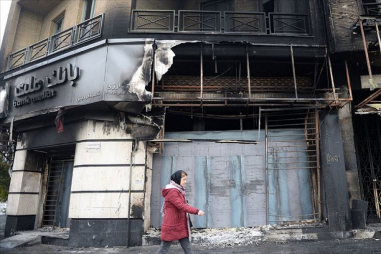 İran'daki g&ouml;sterilerde 15 polis yaralandı, 30 kişi g&ouml;zaltına alındı