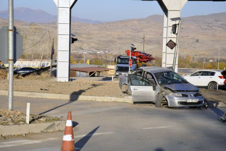 Sivas'ta trafik kazası: 3 yaralı