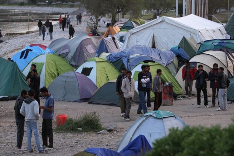Yunanistan'da 'kapalı g&ouml;&ccedil;men kampı' uygulamasına karşı istifa kararı