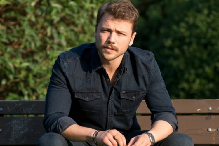 Tolga Sarıtaş, merakla beklenen yeni projesini ve rol&uuml;n&uuml; anlattı!
