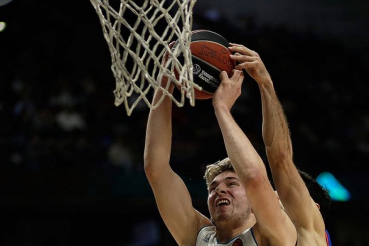 Doncic'in tarihe ge&ccedil;tiği ma&ccedil;ta Mavericks'ten Warriors'a 48 sayı fark