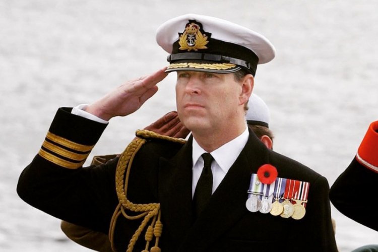 Krali&ccedil;e Elizabeth'in oğlu Prens Andrew kraliyet g&ouml;revlerini bıraktı