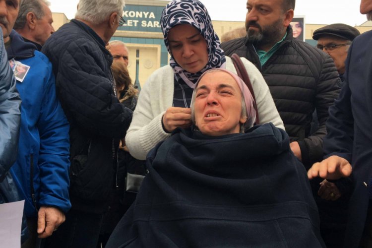 İki kızının katilini karşısında g&ouml;r&uuml;nce g&ouml;zyaşlarına boğuldu