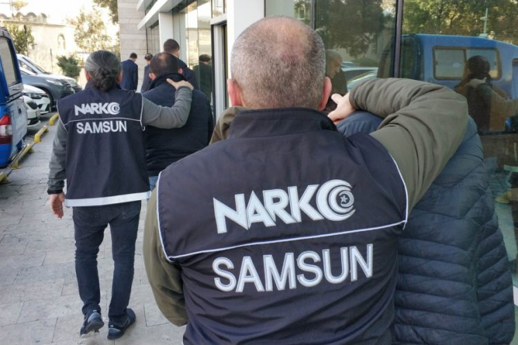 Uyuşturucu hap getirirken yakalandılar