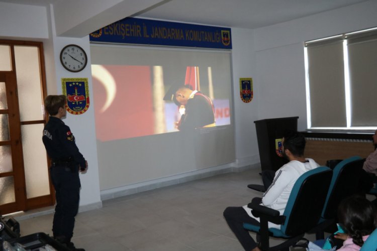 Jandarmadan D&uuml;nya &Ccedil;ocuk Hakları G&uuml;n&uuml; etkinliği