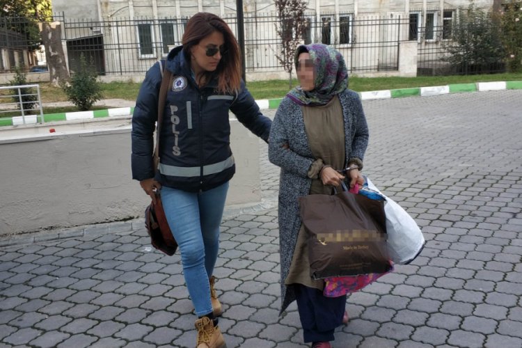 FET&Ouml;'den aranan kadın teslim oldu