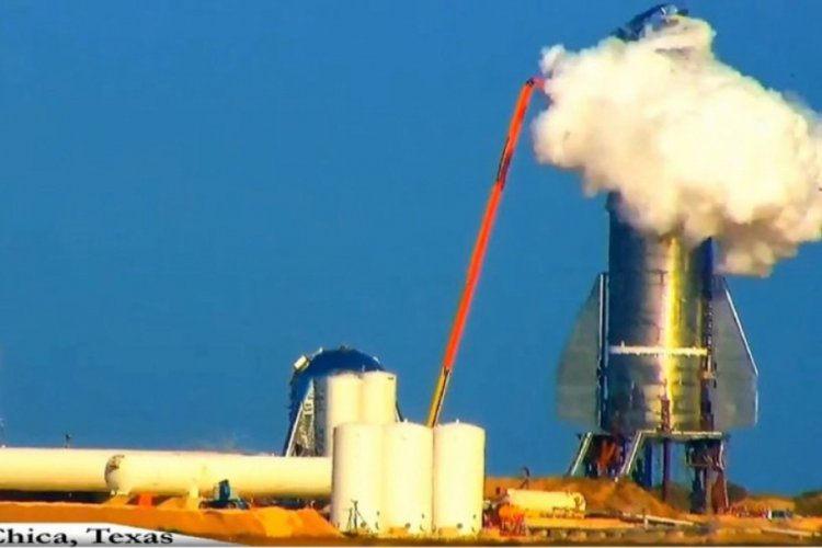 SpaceX roketi, test sırasında patladı