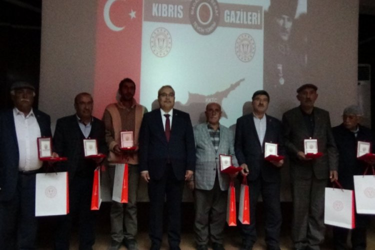 61 Kıbrıs gazisi i&ccedil;in 'Madalya ve Berat Tevcih T&ouml;reni' d&uuml;zenlendi