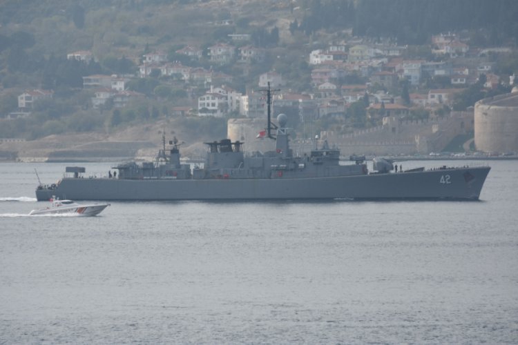 Bulgar savaş gemisi 'Verni' &Ccedil;anakkale Boğazı'ndan ge&ccedil;ti
