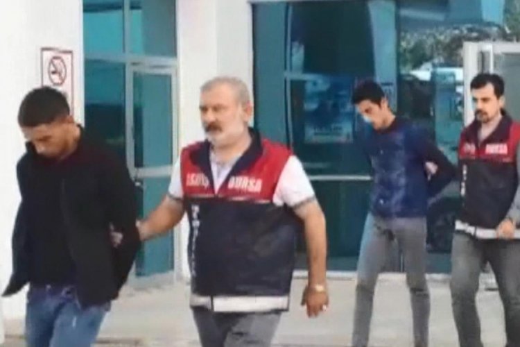 Bursa'da camide dua ettikten sonra hırsızlık yapan 2 ş&uuml;pheli tutuklandı
