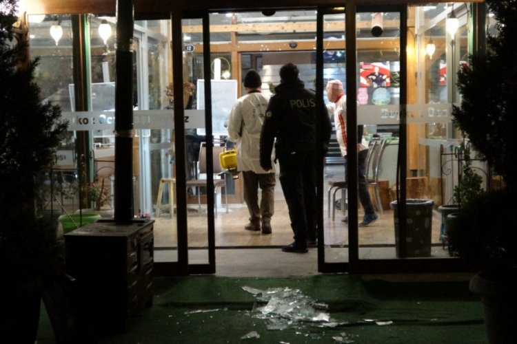 İş arkadaşını &ouml;ld&uuml;r&uuml;p, m&uuml;şterileri yaralamıştı... Tutuklandı