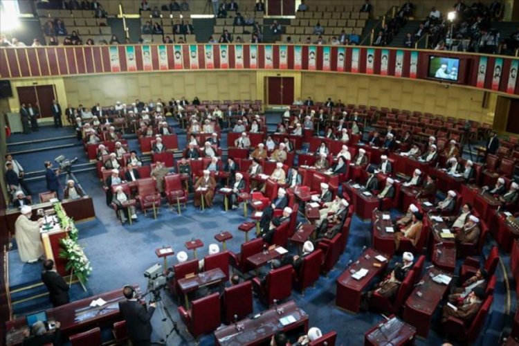 İran'da Uzmanlar Meclisinden yabancı sosyal medya uygulamalarına yasak