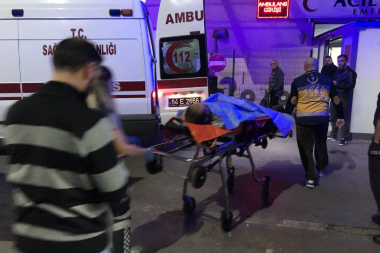 Fırında bı&ccedil;aklı kavga: 1 yaralı