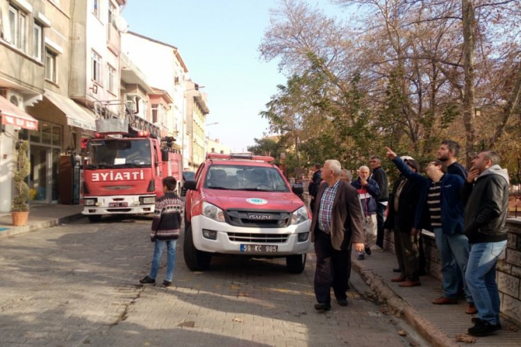 Yangın paniği vatandaşı sokağa d&ouml;kt&uuml;