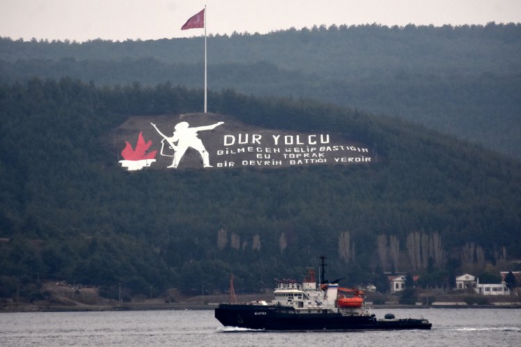 Rus askeri r&ouml;mork&ouml;r&uuml;, &Ccedil;anakkale Boğazı'ndan ge&ccedil;ti