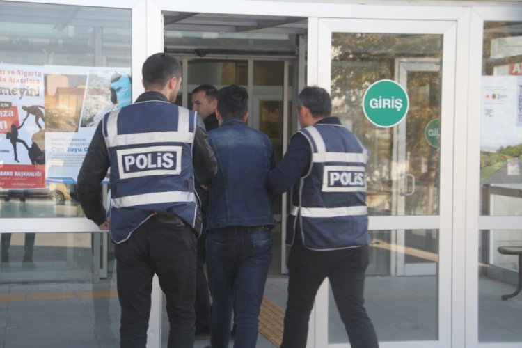 Dolandırıcı 20 bin TL'yi alırken su&ccedil;&uuml;st&uuml; yakalandı