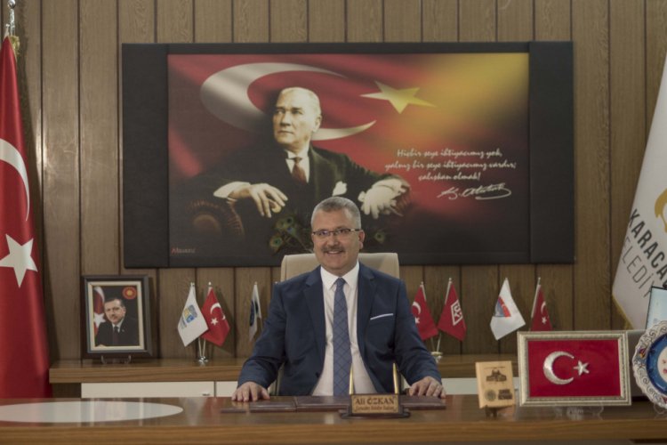 Bursa Karacabey Belediye Başkanı &Ouml;zkan &Ouml;ğretmenler G&uuml;n&uuml;'n&uuml; kutladı