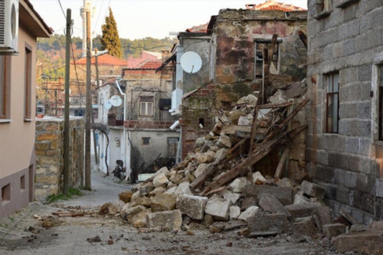 "2 milyon riskli konutun yarısı g&uuml;&ccedil;lendirilerek kurtarılabilir"