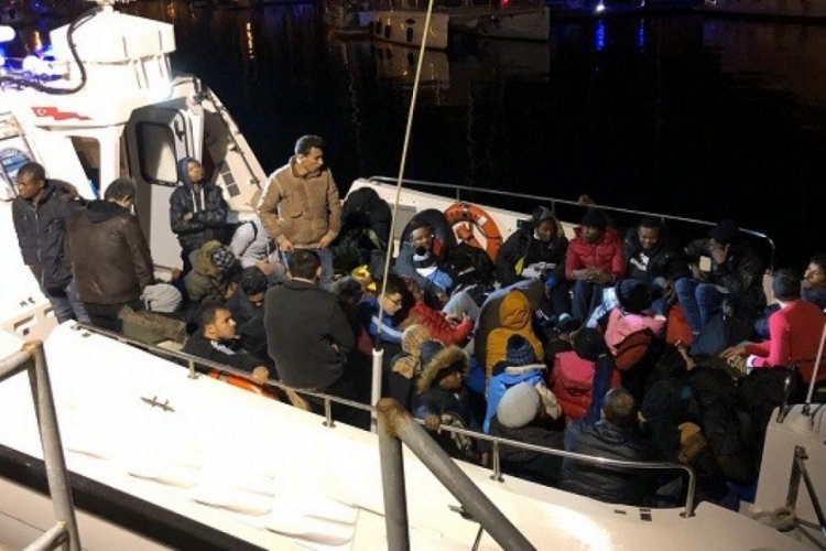 14'&uuml; &ccedil;ocuk 43 d&uuml;zensiz g&ouml;&ccedil;men yakalandı