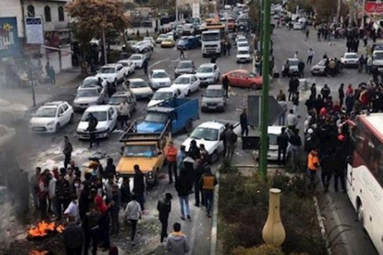 İran'daki protestolarda '200'den fazla kişi &ouml;ld&uuml;r&uuml;ld&uuml;' iddiası