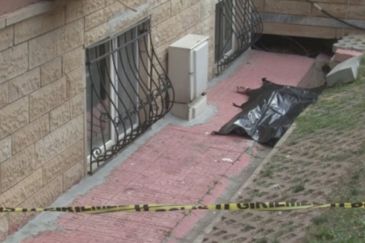 Eşinin &ouml;l&uuml;m&uuml;ne dayanamayıp 13'&uuml;nc&uuml; kattan atlayarak intihar etti