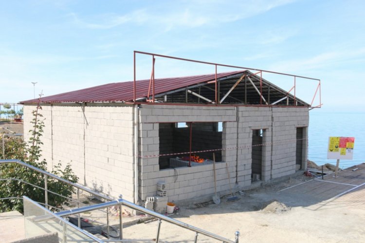 Van G&ouml;l&uuml; sahilindeki ruhsatsız yapı yıkıldı