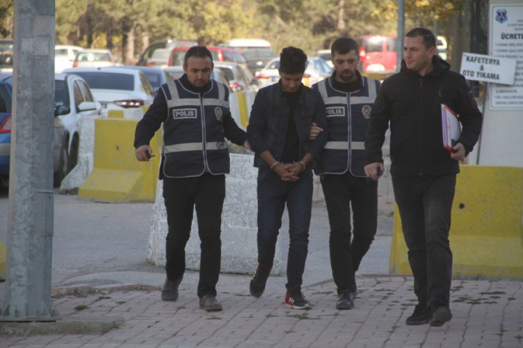 Yaşlı kadını dolandırırken yakalanan ş&uuml;pheli tutuklandı