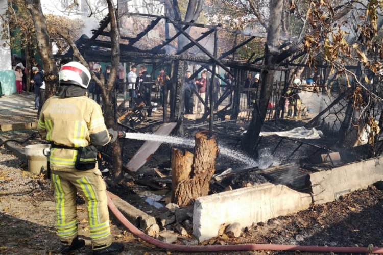 Bursa'da 5 yaşındaki &Ouml;mer, k&ouml;m&uuml;rl&uuml;kte oynarken &ccedil;ıkan yangında &ouml;ld&uuml;