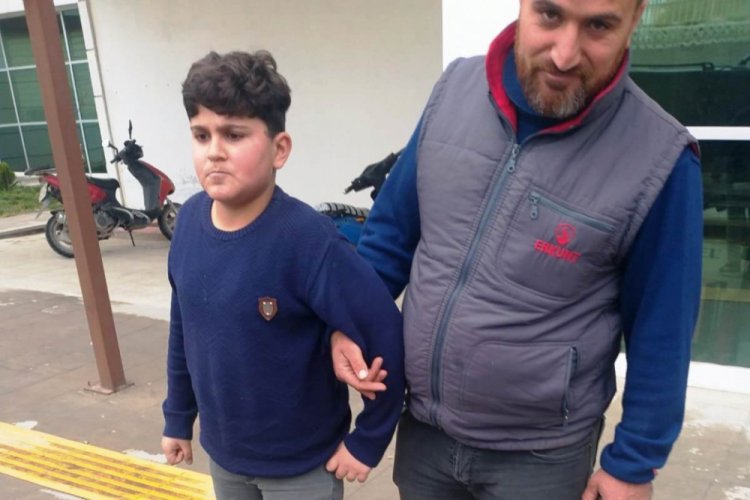 Sokak k&ouml;peğinin ısırdığı &ccedil;ocuk hastanelik oldu