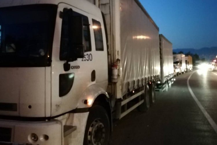 Bursa'da  tırdan 400 litre mazot &ccedil;aldılar