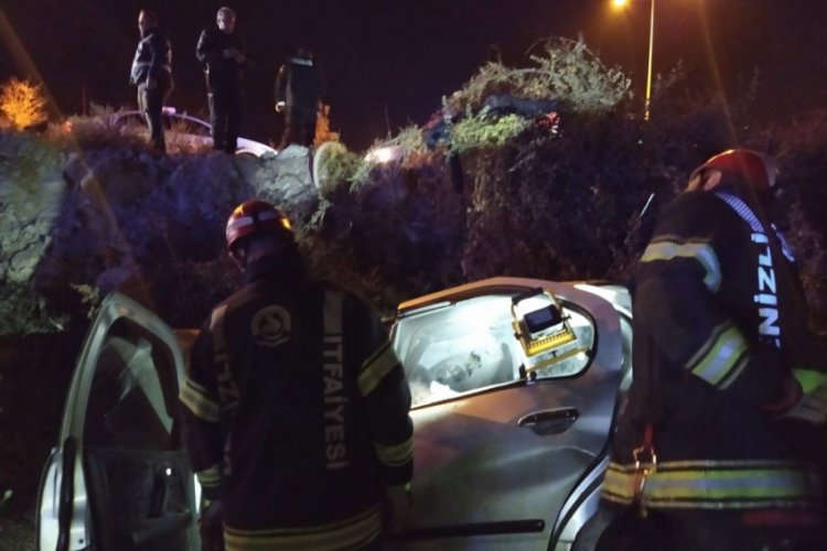Şarampole devrilen otomobil s&uuml;r&uuml;c&uuml;s&uuml; yaralı kurtarıldı