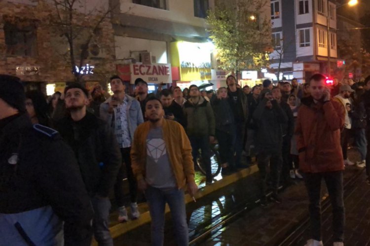 7. kata &ccedil;ıkarak intihara kalkışan genci arkadaşı ikna etti