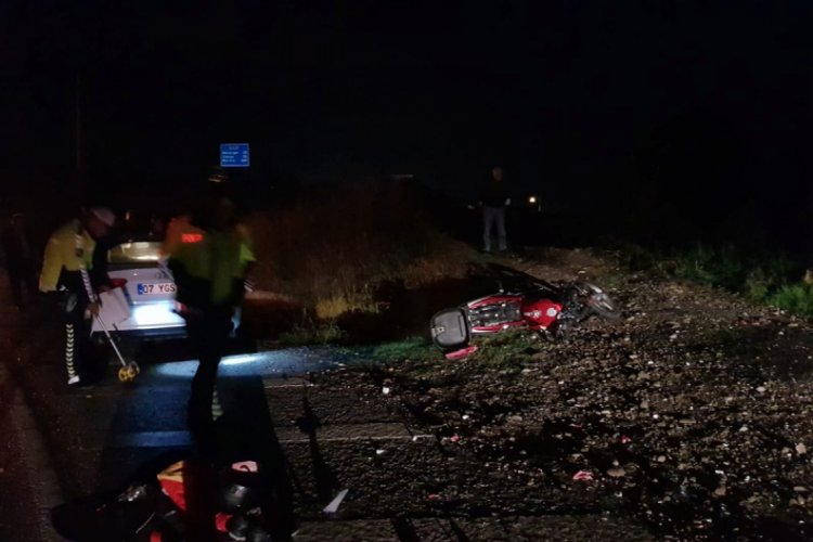 Otomobille &ccedil;arpışan motosiklet s&uuml;r&uuml;c&uuml;s&uuml; hayatını kaybetti