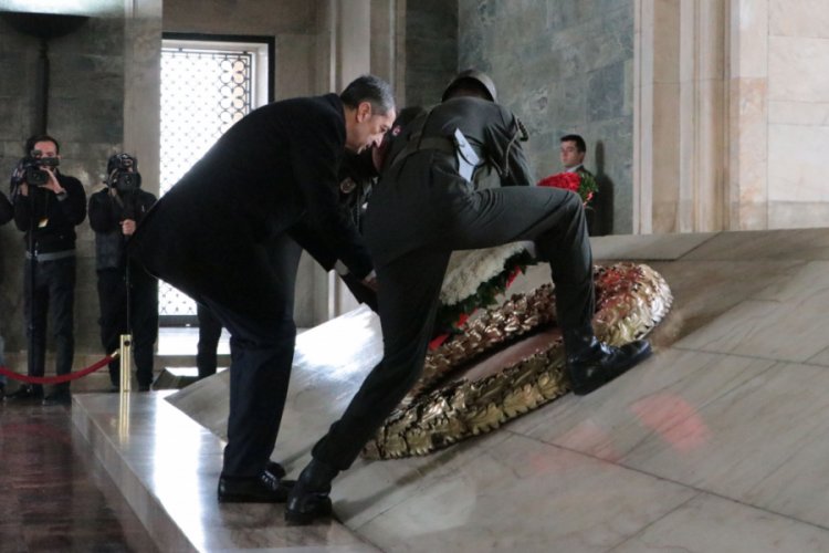 Bakan Sel&ccedil;uk, &ouml;ğretmenlerle Anıtkabir'i ziyaret etti