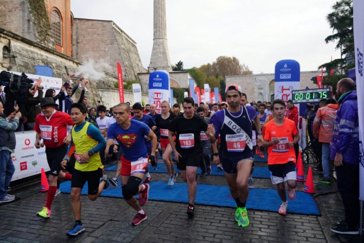 İstanbullular tarih ile i&ccedil; i&ccedil;e koştu