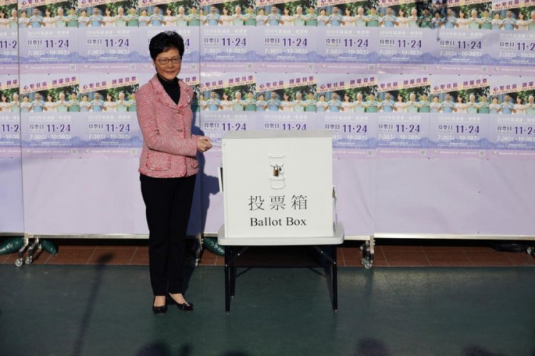 Hong Kong'daki yerel se&ccedil;imlere rekor katılım