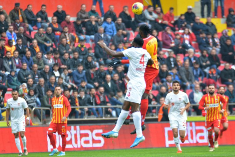 Sivasspor liderliğini s&uuml;rd&uuml;rd&uuml;