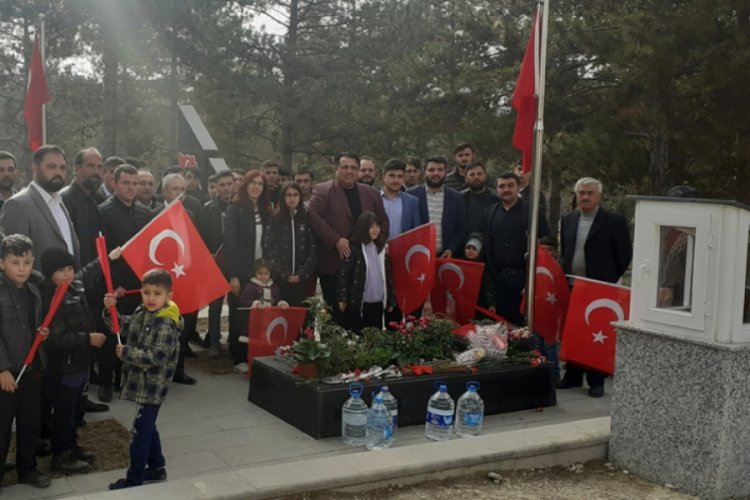 Ayb&uuml;ke &ouml;ğretmen kabri başında anıldı
