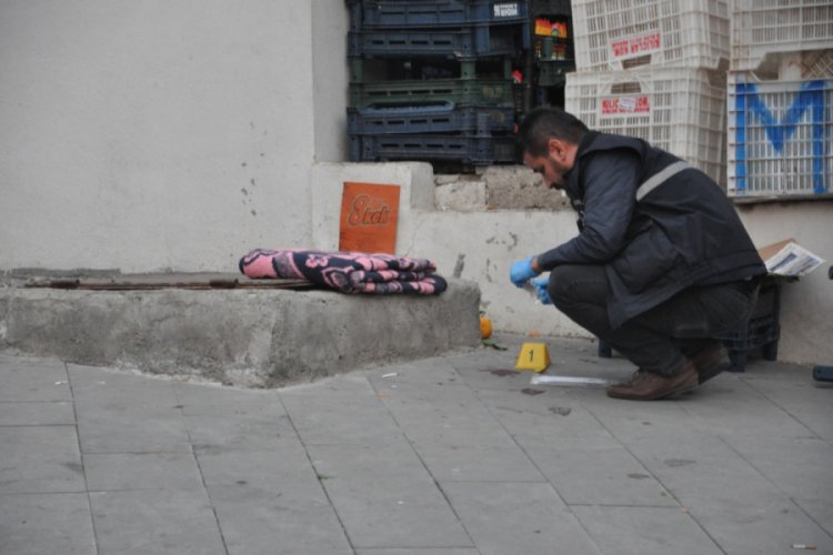 Husumetlisini pazar yerinde bacağından vurdu