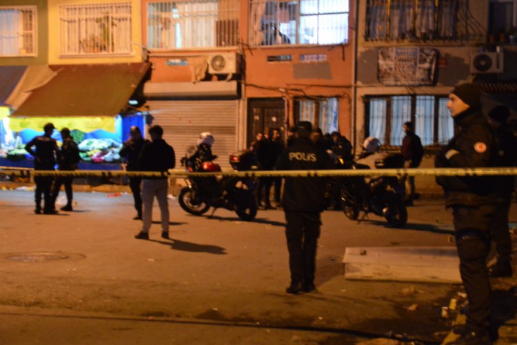 Bir baba &ouml;nce oğlunu, sonra komiser yardımcısını vurdu