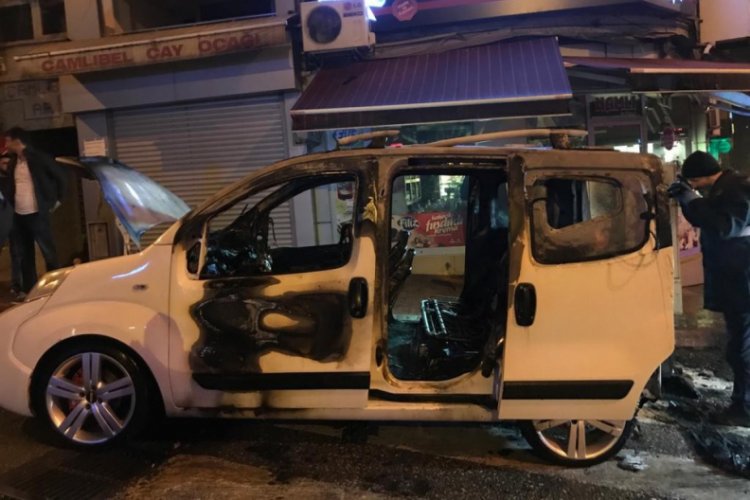 Bunalıma giren şahıs kendi aracını yaktı