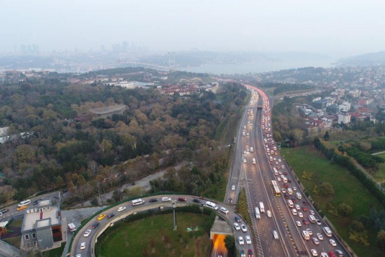 15 Temmuz Şehitler K&ouml;pr&uuml;s&uuml;'nde trafik yoğunluğu drone ile g&ouml;r&uuml;nt&uuml;lendi
